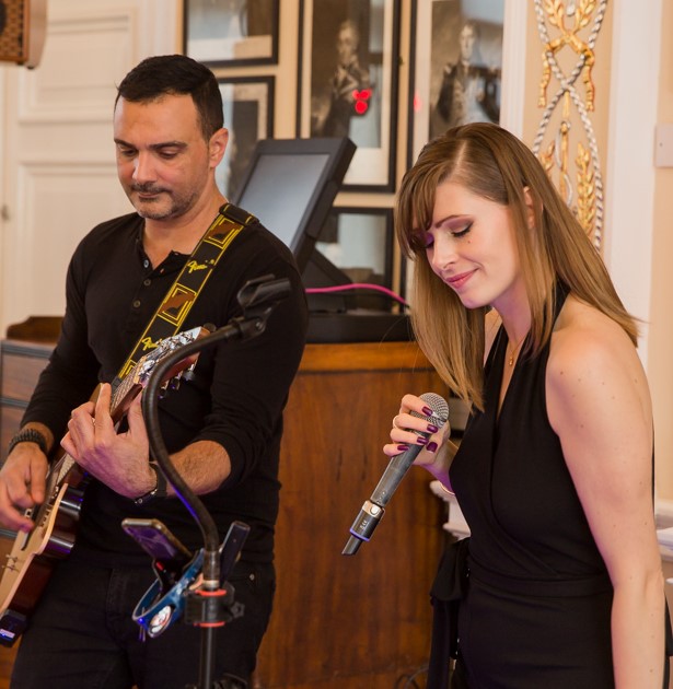 Live music duo Jenny & David playing a summer wedding in the UK