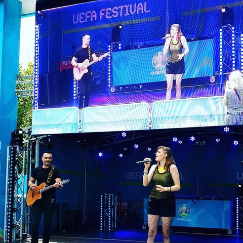 Jenny & David performing at a relaxed evening event in London